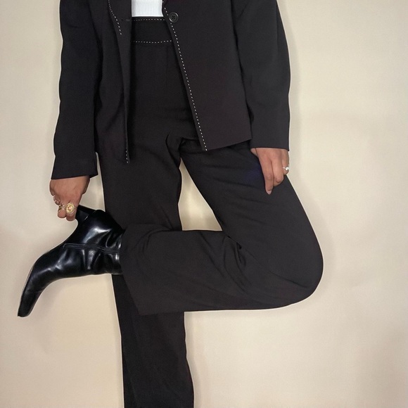 Epic New York two-piece suit in brown with white contrast stitching. Size 10! - Picture 3 of 4